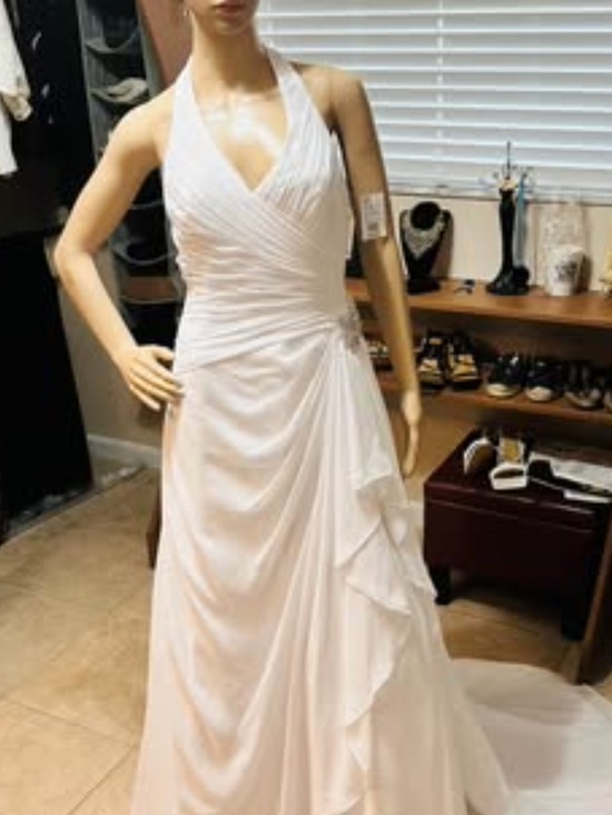 David's Bridal Dresses & Skirts - NWT David’s Bridal Elegant White Halter Ruched Wedding Gown